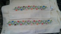 /album/bordados/kit-de-banho-toalha-de-banho-toalha-de-rosto-jpg/